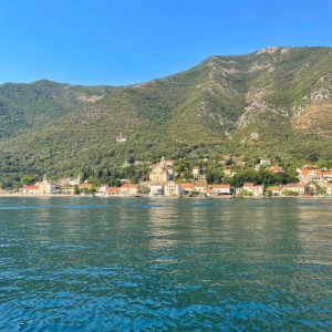 From Albania 🇦🇱 to Montenegro 🇲🇪.On arrive directement aux bouches de Kotor, très touristiques, mais on comprend pourquoi 🤩.#montenegro #landscape #kotor